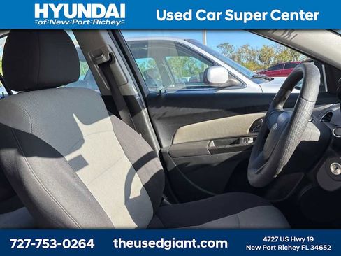 Used 2014 Chevrolet Cruze LS image 8