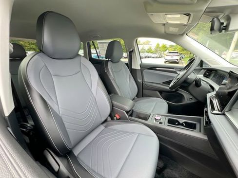 New 2025 Volkswagen Tiguan SE image 23