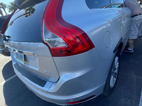 Used 2017 Volvo XC60 T5 Inscription FWD image 3