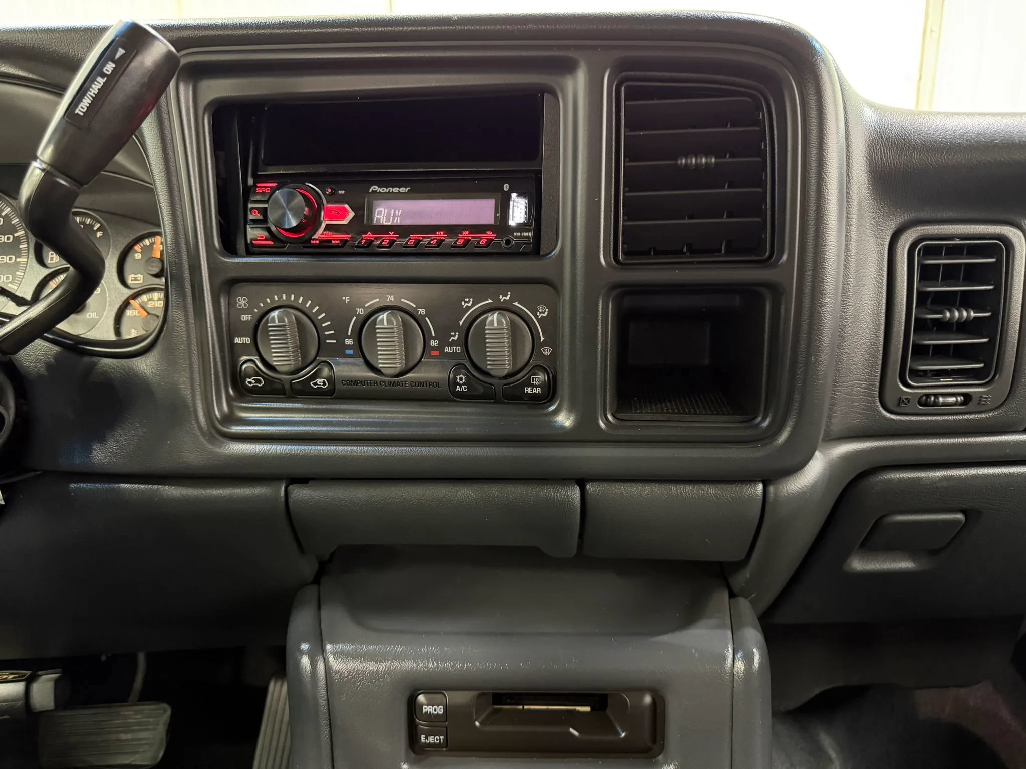 Used 2002 GMC Sierra 2500 4x4 Crew Cab HD w/ SLT Marketing Option Pkg image 21