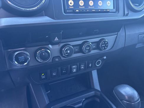 Used 2021 Toyota Tacoma TRD Off-Road image 8