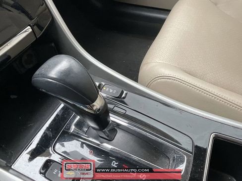 Used 2017 Honda Accord Touring image 16