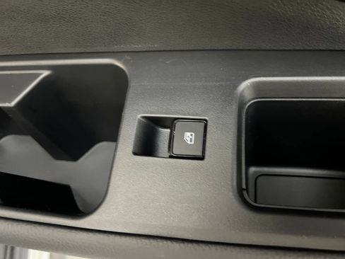 Used 2025 Nissan Pathfinder SL FWD image 26