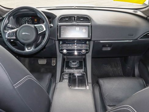 Used 2020 Jaguar F-PACE R-Sport AWD/4WD image 11