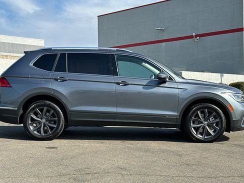 Used 2022 Volkswagen Tiguan SE w/ Panoramic Sunroof Package image 6
