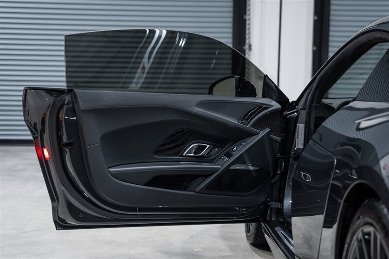 Used 2018 Audi R8 V10 RWD image 23