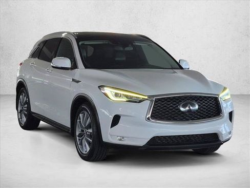 Used 2020 INFINITI QX50 Luxe w/ Navigation Package FWD image 3