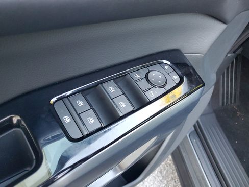 New 2025 Nissan Pathfinder SL image 16