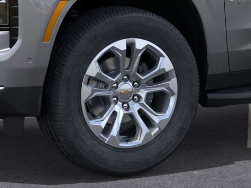 New 2025 Chevrolet Suburban LS image 9