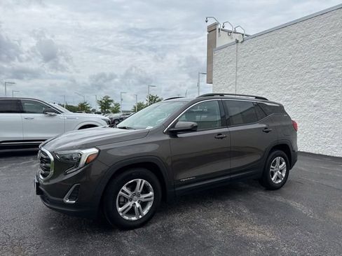 Used 2019 GMC Terrain SLE w/ Driver Convenience Package FWD image 3