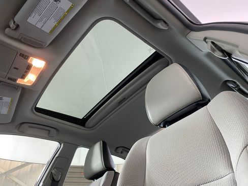 Used 2016 Toyota Camry SE w/ Moonroof Package image 15