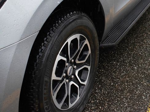 Used 2024 Ford Expedition XLT image 17