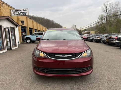 Used 2017 Chrysler Pacifica Touring image 5