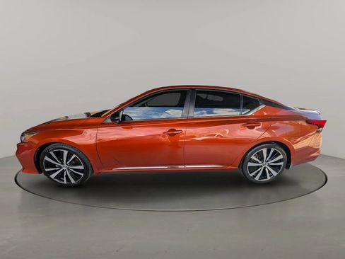 Used 2020 Nissan Altima 2.5 SR w/ Premium Package FWD image 2