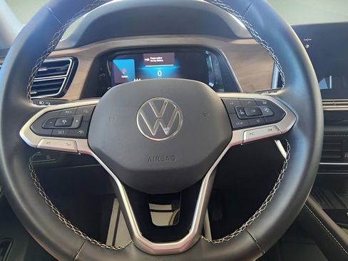 Used 2025 Volkswagen Atlas SE image 23