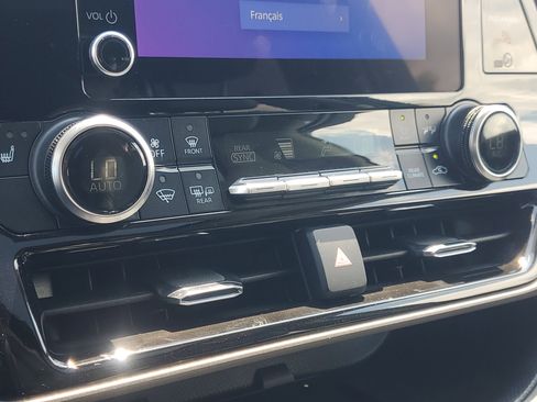 Used 2023 Toyota Highlander XLE FWD image 29