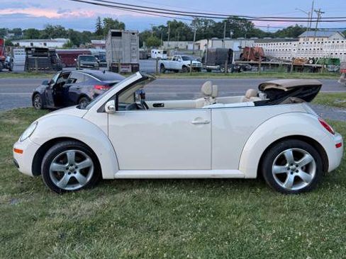 Used 2006 Volkswagen Beetle Convertible w/ Package 2 FWD image 4
