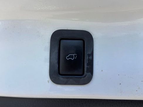 Used 2019 Toyota Highlander SE w/ Protection Package #3 AWD/4WD image 33