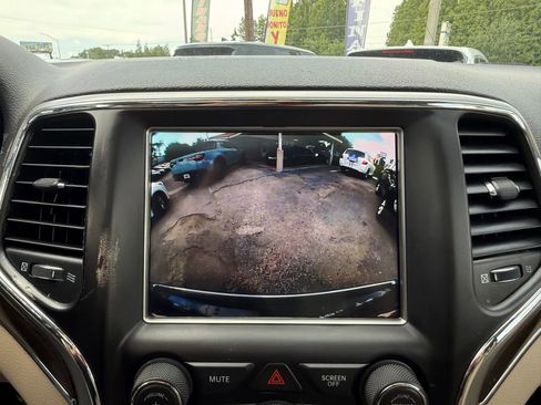 Used 2018 Jeep Grand Cherokee Limited image 19