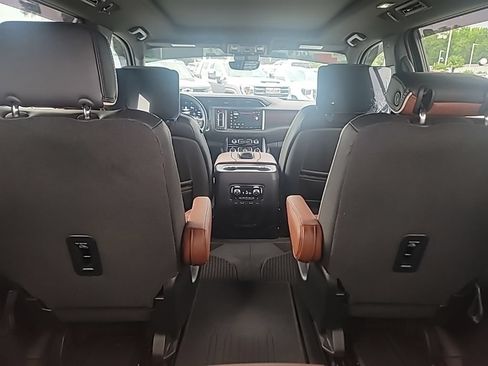 Used 2023 GMC Yukon Denali Ultimate AWD/4WD image 12
