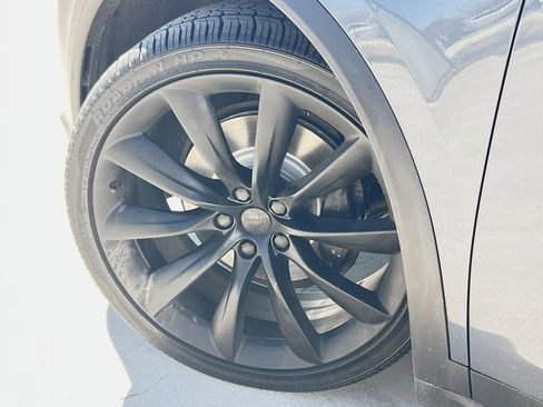 Used 2019 Tesla Model X 75D image 12