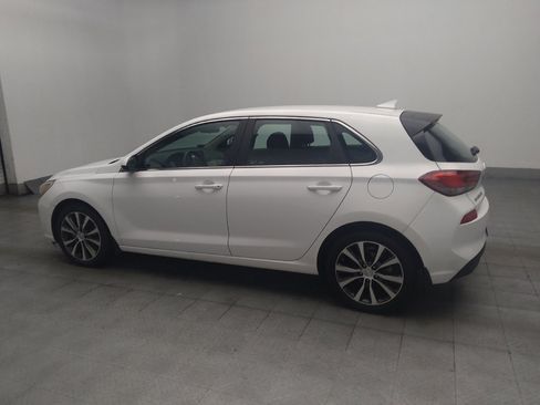 Used 2019 Hyundai Elantra GT FWD image 3
