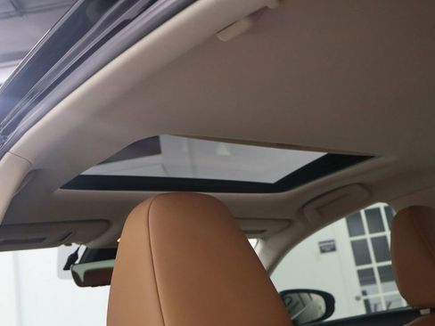 Used 2018 Lexus IS 300 AWD w/ Comfort Package image 34