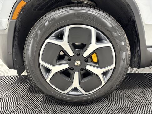 Used 2023 Rivian R1S Adventure image 9