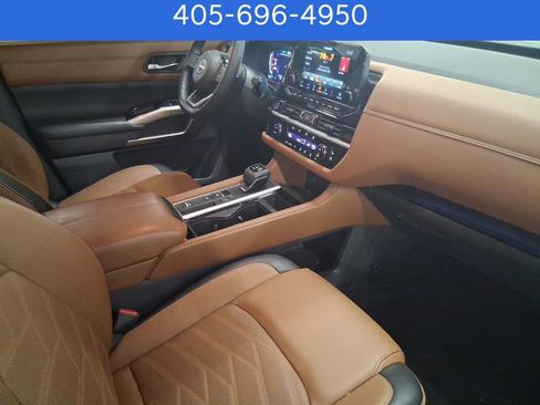 Used 2024 Nissan Pathfinder Platinum w/ Cargo Package image 8