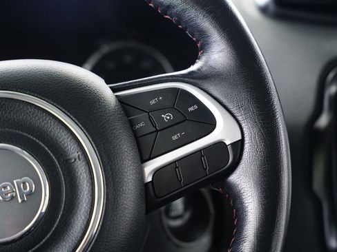 Used 2018 Jeep Renegade Trailhawk image 16