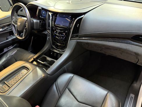 Used 2017 Cadillac Escalade Platinum AWD/4WD image 51