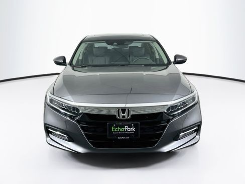 Used 2018 Honda Accord Touring image 2