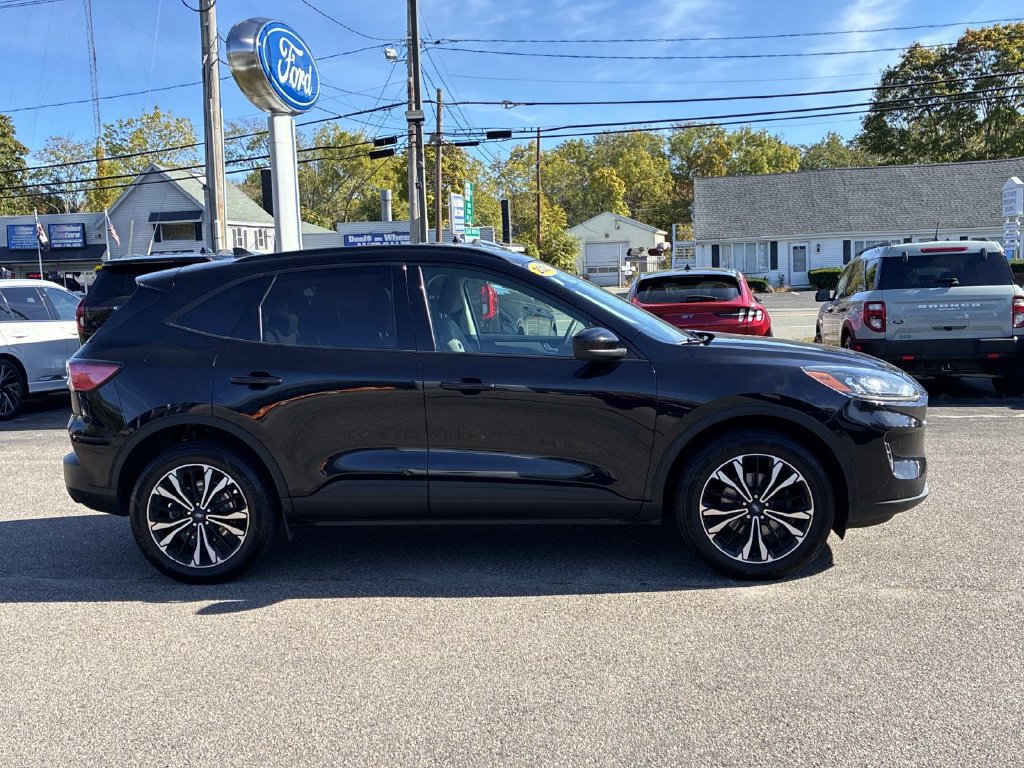 Certified 2021 Ford Escape SE w/ SE Sport Appearance Package AWD/4WD image 8