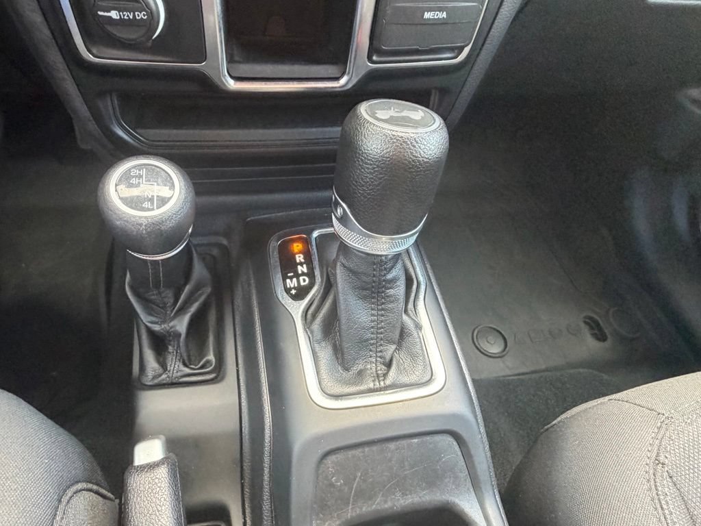 Used 2022 Jeep Wrangler Sport AWD/4WD image 30