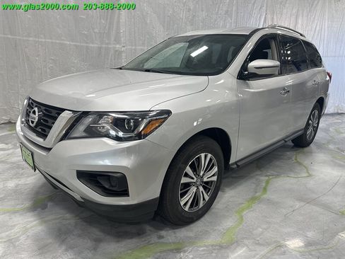 Used 2020 Nissan Pathfinder S AWD/4WD image 1