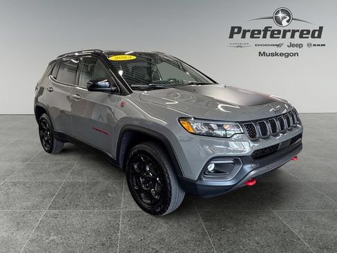 Used 2023 Jeep Compass Trailhawk w/ Trailhawk Convenience Group AWD/4WD image 1