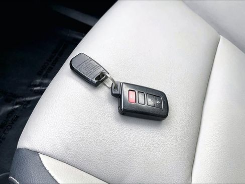 Used 2018 Toyota RAV4 Limited image 14