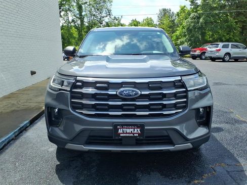 Used 2025 Ford Explorer Active w/ Active Comfort Package RWD image 2