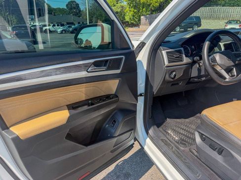 Used 2021 Volkswagen Atlas Cross Sport SE FWD image 13