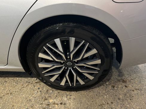 Used 2025 Nissan Altima 2.5 SV image 30