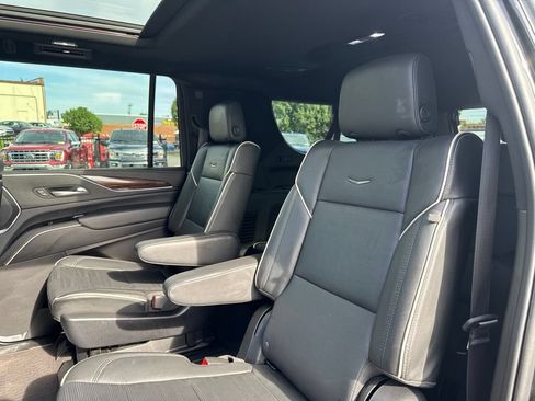 Used 2023 Cadillac Escalade ESV Premium Luxury AWD/4WD image 24