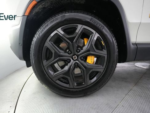 Used 2025 Rivian R1S Adventure AWD/4WD image 19