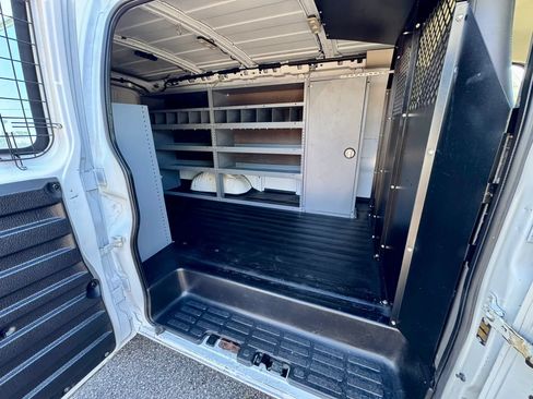Used 2015 Chevrolet Express 2500 RWD image 14