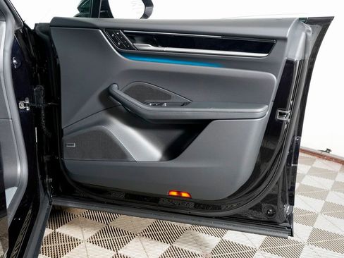 New 2026 Porsche Macan 4 Electric image 37