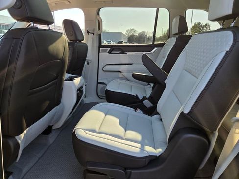 Used 2024 GMC Acadia Denali w/ Super Cruise Package image 6