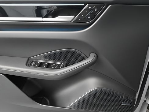 New 2026 Porsche Macan Electric RWD image 14