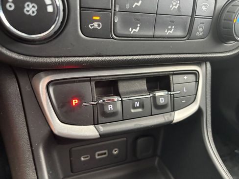 Used 2024 GMC Terrain SLE FWD image 42