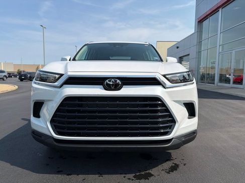 Used 2024 Toyota Grand Highlander AWD image 2