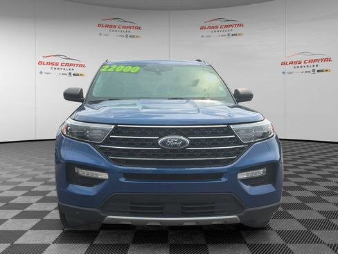 Used 2020 Ford Explorer XLT w/ Equipment Group 202A AWD/4WD image 2