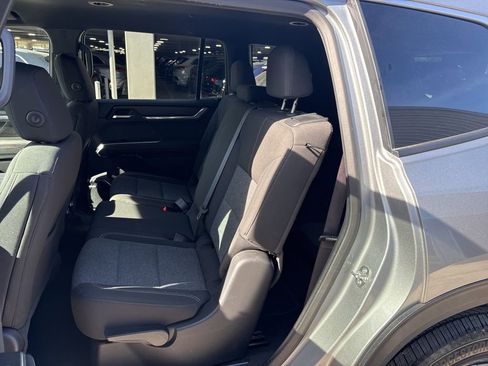 Used 2025 GMC Acadia Elevation image 14